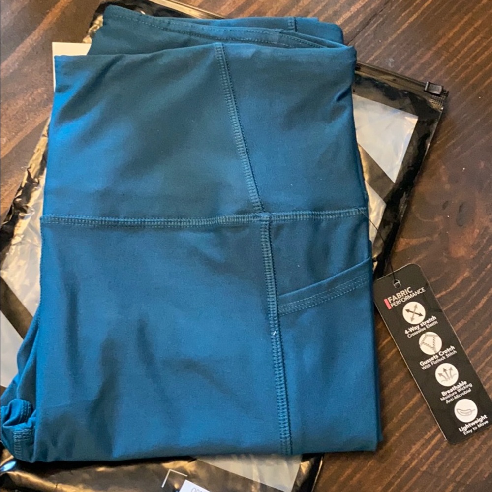 Active Capri Leggings